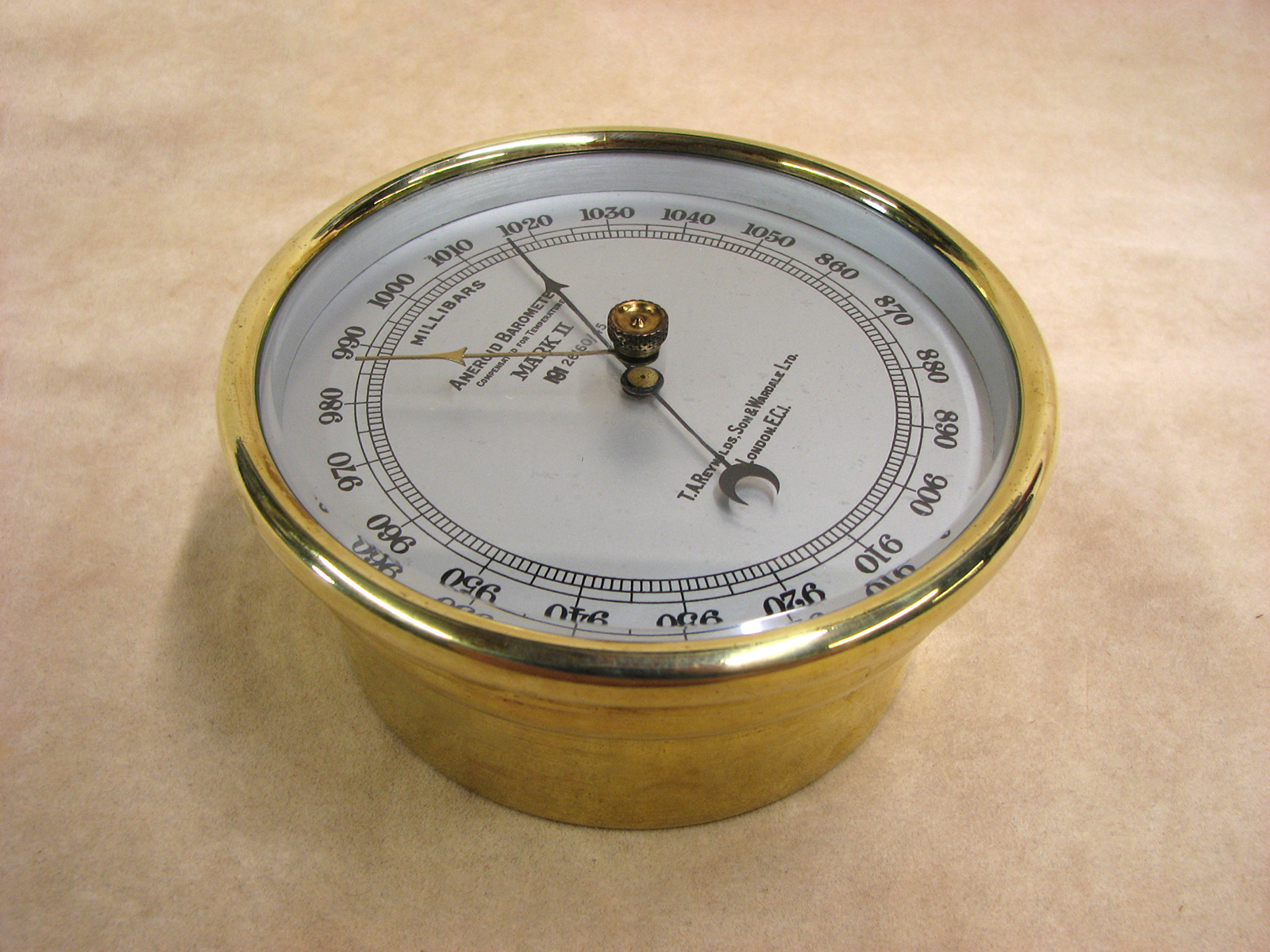 WW2 period Mark II Meteorological Office aneroid barometer 
by T.A REYNOLDS